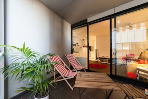 CLARK, 1BDR Melbourne Apartment - Accommodation Gladstone 0