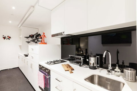 CLARK, 1BDR Melbourne Apartment - Accommodation Gladstone 3