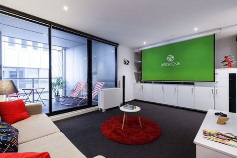 CLARK, 1BDR Melbourne Apartment - Accommodation Gladstone 1