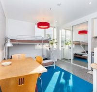 HENRIETTA Carlton Studio Apartment - Accommodation Gladstone