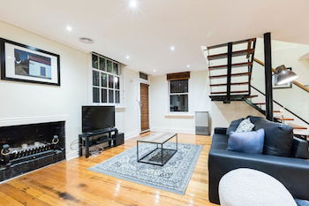HELENA, 2BDR Fitzroy House - Accommodation Gladstone 2