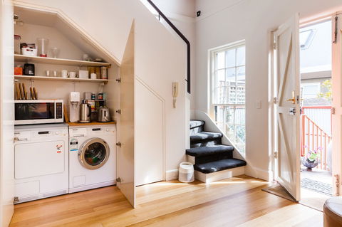 VERA, 1BDR South Melbourne Apartment - Accommodation Gladstone 1