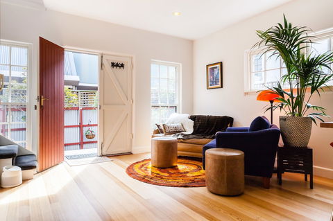 VERA, 1BDR South Melbourne Apartment - Accommodation Gladstone 4