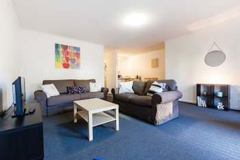 DAWN, 2BDR Carlton Apartment - Accommodation Gladstone 0