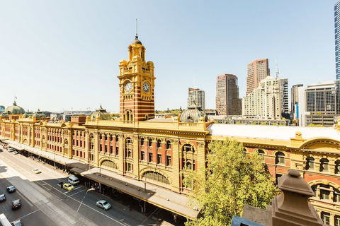 BELLE, 2BDR Melbourne Apartment - Accommodation Gladstone 2