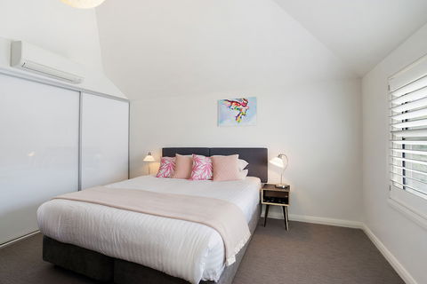 Newcastle Executive Homes - Veda House - Accommodation Gladstone 2