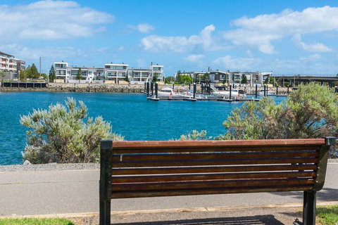 Port Adelaide Harbourside Home - Accommodation Gladstone 3