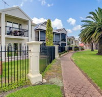 Port Adelaide Harbourside Home - Accommodation Gladstone