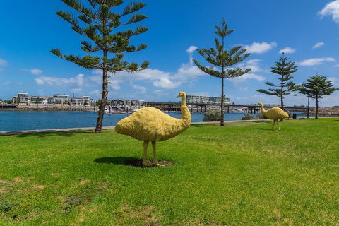 Port Adelaide Harbourside Home - Accommodation Gladstone 2