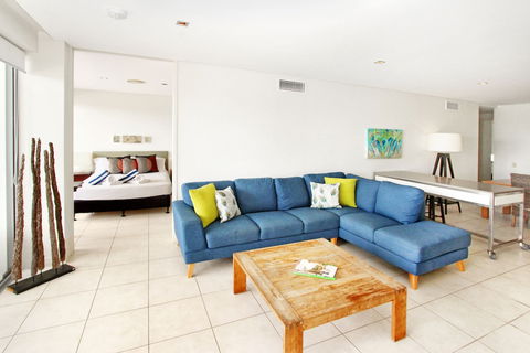 Blue On Blue Apartment 933 - Accommodation Gladstone 1