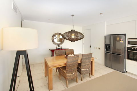 Blue On Blue Apartment 933 - Accommodation Gladstone 0