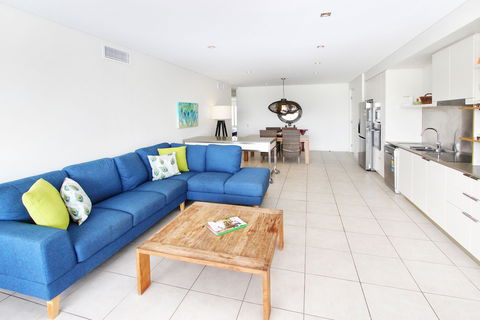 Blue On Blue Apartment 933 - Accommodation Gladstone 2
