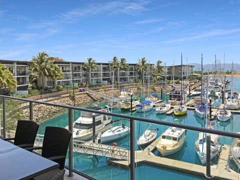 Blue On Blue Apartment 933 - Accommodation Gladstone 4