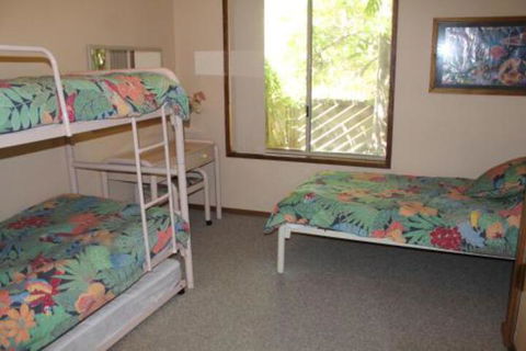 Coastal Retreat Unit 3 - Accommodation Gladstone 4