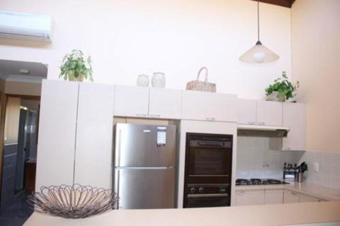 Coastal Retreat Unit 3 - Accommodation Gladstone 0