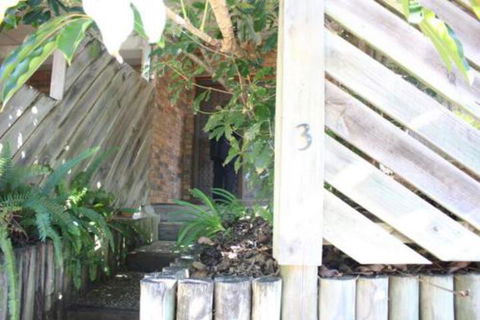 Coastal Retreat Unit 3 - Accommodation Gladstone 2