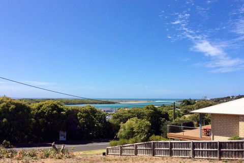Novaks Place - Accommodation Gladstone 0