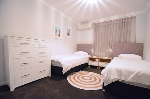 Halcyon Daze - Accommodation Gladstone 1