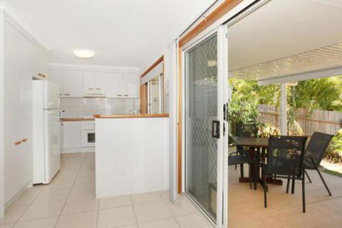2 Eastern Court Mount Coolum 400 DOLLAR BOND Pet Friendly LINEN INCLUDED - Accommodation Gladstone 2
