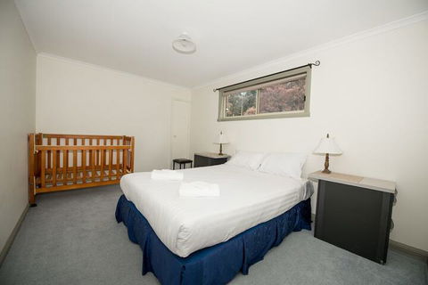 Hilltop Haven - Accommodation Gladstone 7