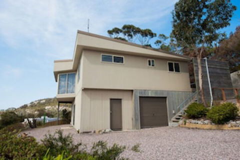 Hilltop Haven - Accommodation Gladstone 0