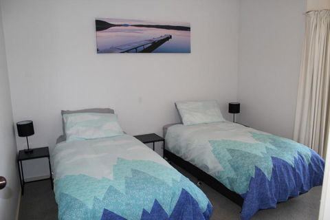Relax At The Marina - Accommodation Gladstone 4