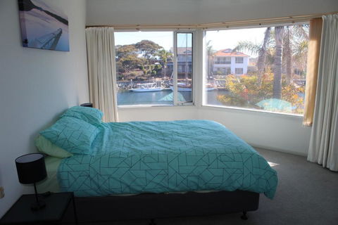Relax At The Marina - Accommodation Gladstone 3