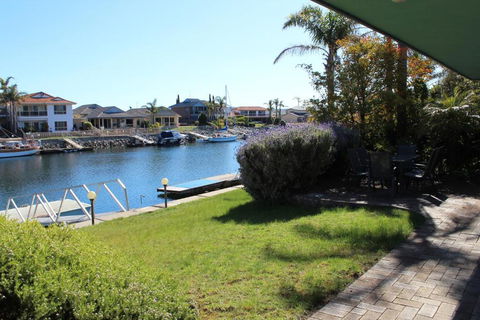 Relax At The Marina - Accommodation Gladstone 5