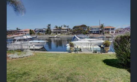 Relax At The Marina - Accommodation Gladstone 2