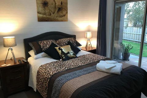 Short Stays Gippsland (Newborough) - Accommodation Gladstone 4