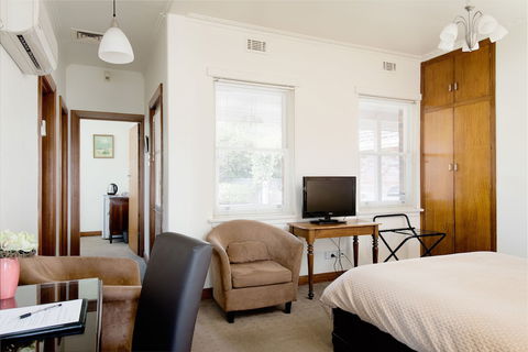 Trevallyn House - Accommodation Gladstone 5