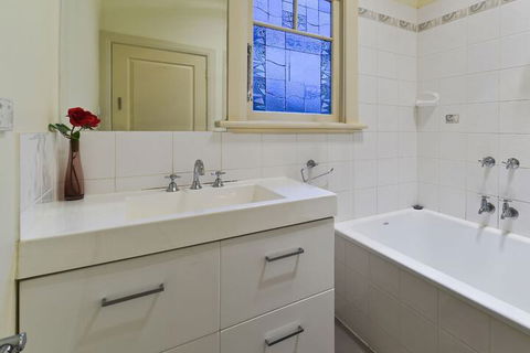 Balwyn Houses - Accommodation Gladstone 6