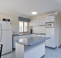 The Breakers 16B Government Road - Accommodation Gladstone