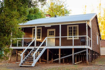 Murphy's Cottage - Accommodation Gladstone 2