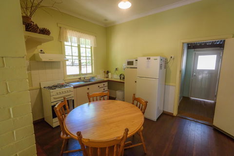 Murphy's Cottage - Accommodation Gladstone 3