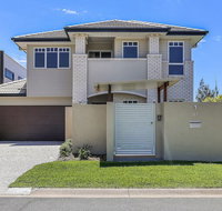 Links on Main River - Accommodation Gladstone