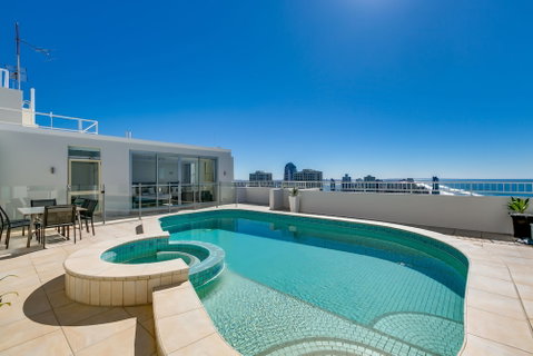 Golden Gate Resort - Accommodation Gladstone 2