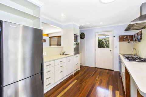 CABARITA BEACH BLISS HOLIDAY HOME On The LAKE - Accommodation Gladstone 3