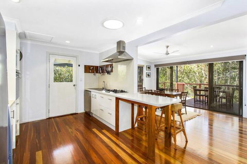 CABARITA BEACH BLISS HOLIDAY HOME On The LAKE - Accommodation Gladstone 2