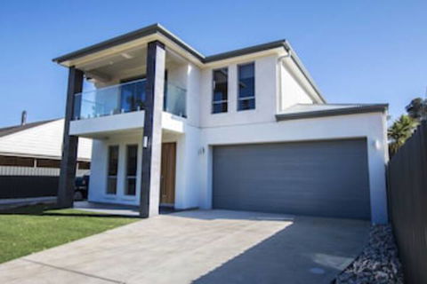 The Races - Swanport - Accommodation Gladstone 0
