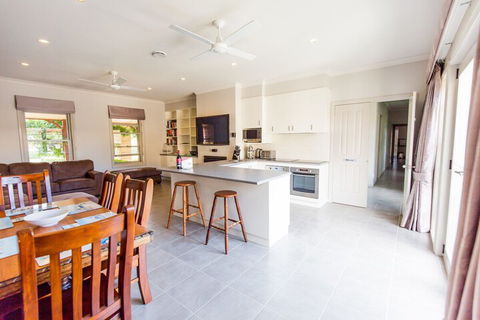 BEL MIREN DUSTY MILLER - Accommodation Gladstone 2