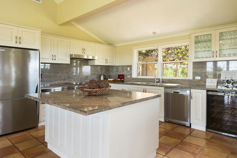 Holman Estate - Accommodation Gladstone 5