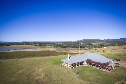 Holman Estate - Accommodation Gladstone 3