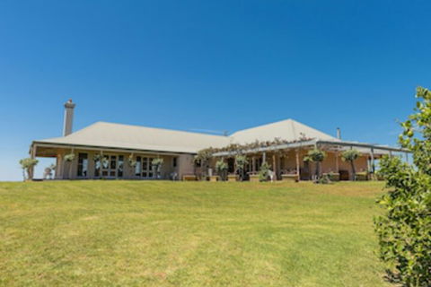 Holman Estate - Accommodation Gladstone 0