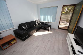 Dunbar Court Unit 4 At South West Rocks - Accommodation Gladstone 0