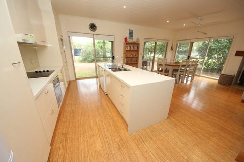 Trial Bay Eco Lodge 1 Osprey - Accommodation Gladstone 3