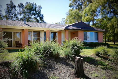 Verona Vineyard Cottage - Accommodation Gladstone 0