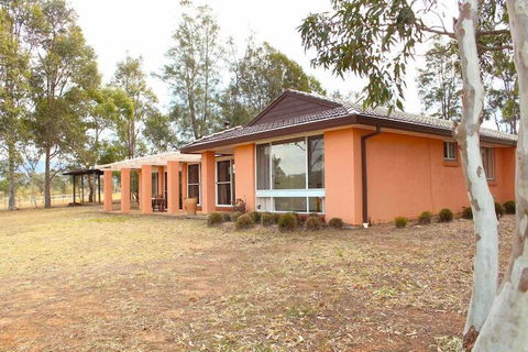 Verona Vineyard Cottage - Accommodation Gladstone 1