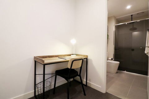 Queen Of Northcote Views Rejuvenate Stays - Accommodation Gladstone 4