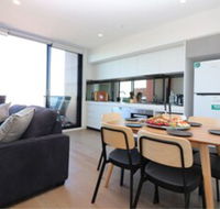 Queen of Northcote Views Rejuvenate Stays - Accommodation Gladstone